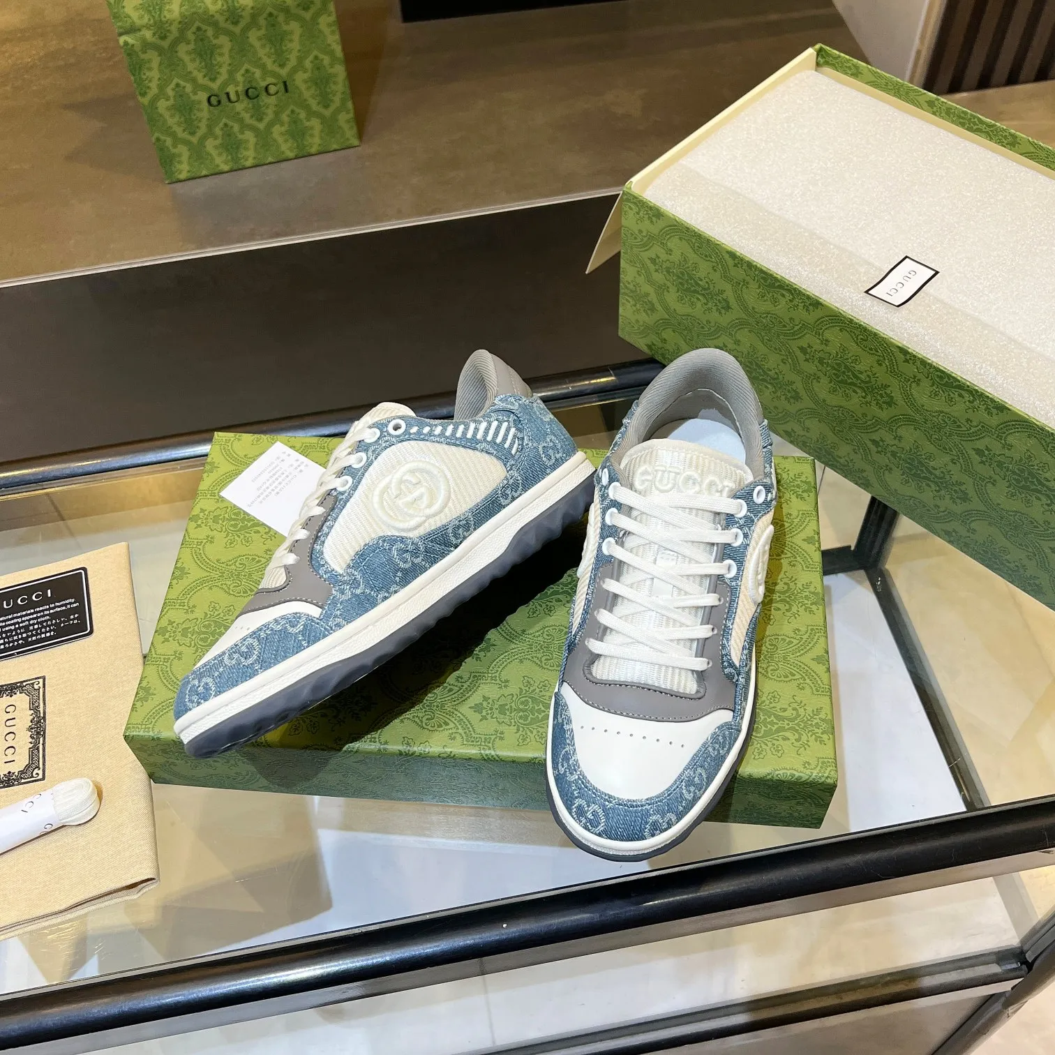 👟👟Ex-factory price 520👟👟 Top version, full styling effect, instant sales of the common practice of soft treading in the market, 💣💣💣Gucci2023 early spring Gucci G home latest hot style MAC80 sports shoes couple style casual retro distressed dirty shoes small dirty shoes small white shoes🌸🌸🌸 original purchase and development Production Gucci MAC80 new hot-selling series. The exquisite and compact interlocking double G logo romantically interprets the aesthetic concept of this series. Made of off-white leather, ▪️Material: original customized imported first-layer cowhide ▪️Inner lining: original customized imported breathable mesh ▪️Outsole: original molded two-color TPU outsole ▪️Sole thickness: 3CM ▪️Size: women's 35-40 / men's 39-45